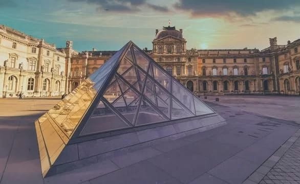 Foto: Mehmet Turgut Kirkgoz / Unsplash Schloss im Louvre
