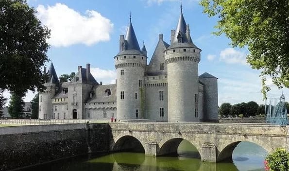 Jackogamer / Wikimedia Commons / CC-BY-SA 3.0 Das Schloss Château de Sully-sur-Loire