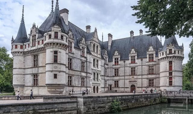 Jean-Christophe BENOIST / Wikimedia Commons / CC-BY-SA 3.0 Das Schloss Azay-le-Rideau
