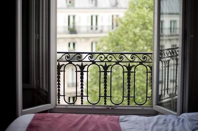 JillWellington / Pixabay Paris hotel