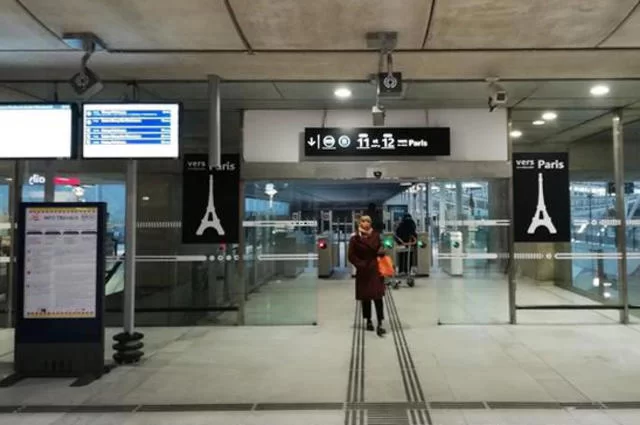 Eugene Tassart / Paris10.de Charles-de-Gaulle