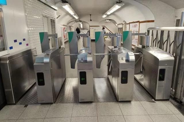Eugene Tassart / Paris10.de U-Bahn