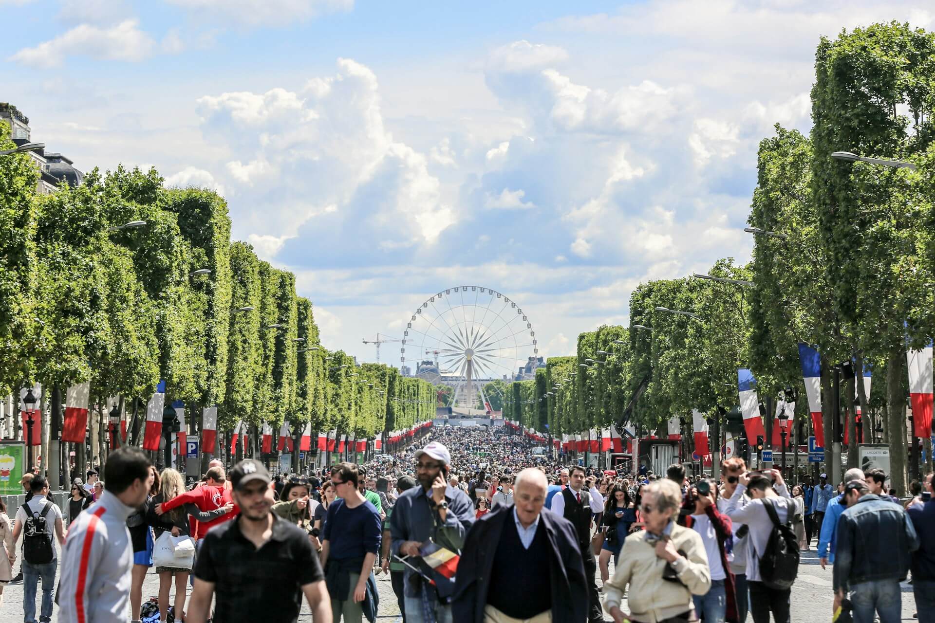 Militärparade auf den Champs-Élysées Militärparade auf den Champs-Élysées