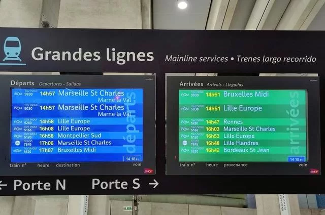 Eugene Tassart / Paris10.de Das Bahnhofsgebäude im Flughafen Charles-de-Gaulle