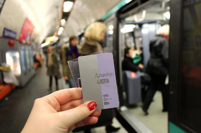 Emily Jackson / Flickr / CC-BY-ND 2.0 Navigo-Verkehrskarte in Paris