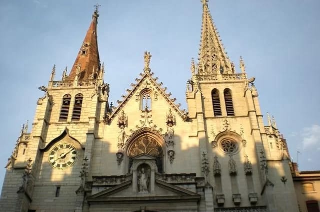 Foto: Tony Castle / CC-BY-SA-4.0,3.0,2.5,2.0,1.0 Saint-Nizier