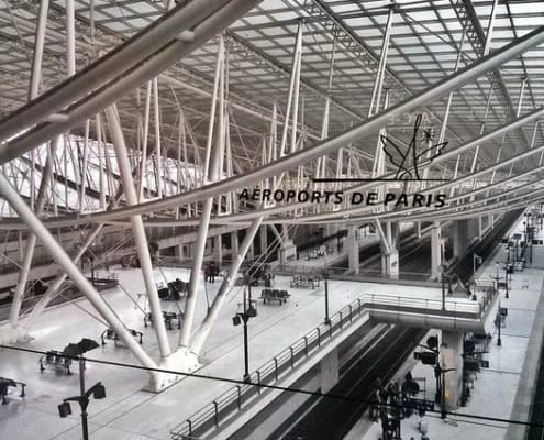 Das Bahnhofsgebäude im Flughafen Charles-de-Gaulle