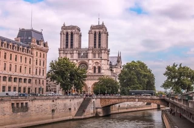 Foto: Hannah Reding / unsplash Notre-Dame
