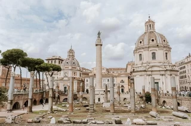 Foto: Briana Tozour / Unsplash Trajanssäule und Forum