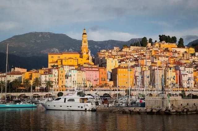 Foto: canmandawe / Unsplash Menton