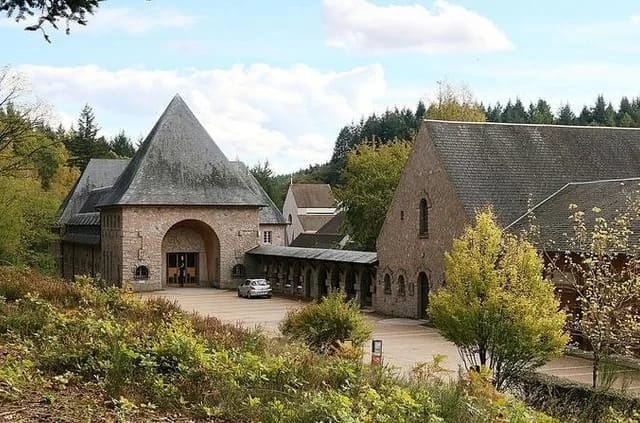 Abtei Saint-Marie de Pierre-Qui-Viré