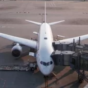 ern-low-QMAhB9P0RXg-unsplash Die Flughäfen in Paris