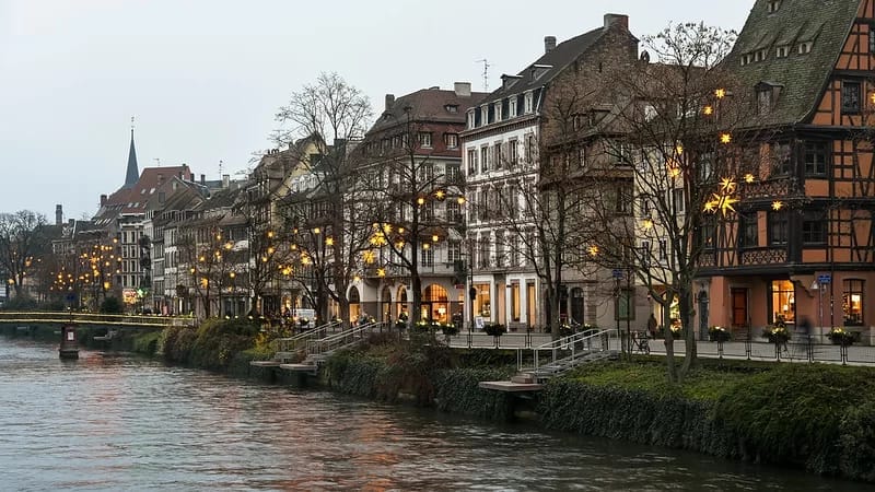 WEIHNACHTSMARKT IN STRASSBURG