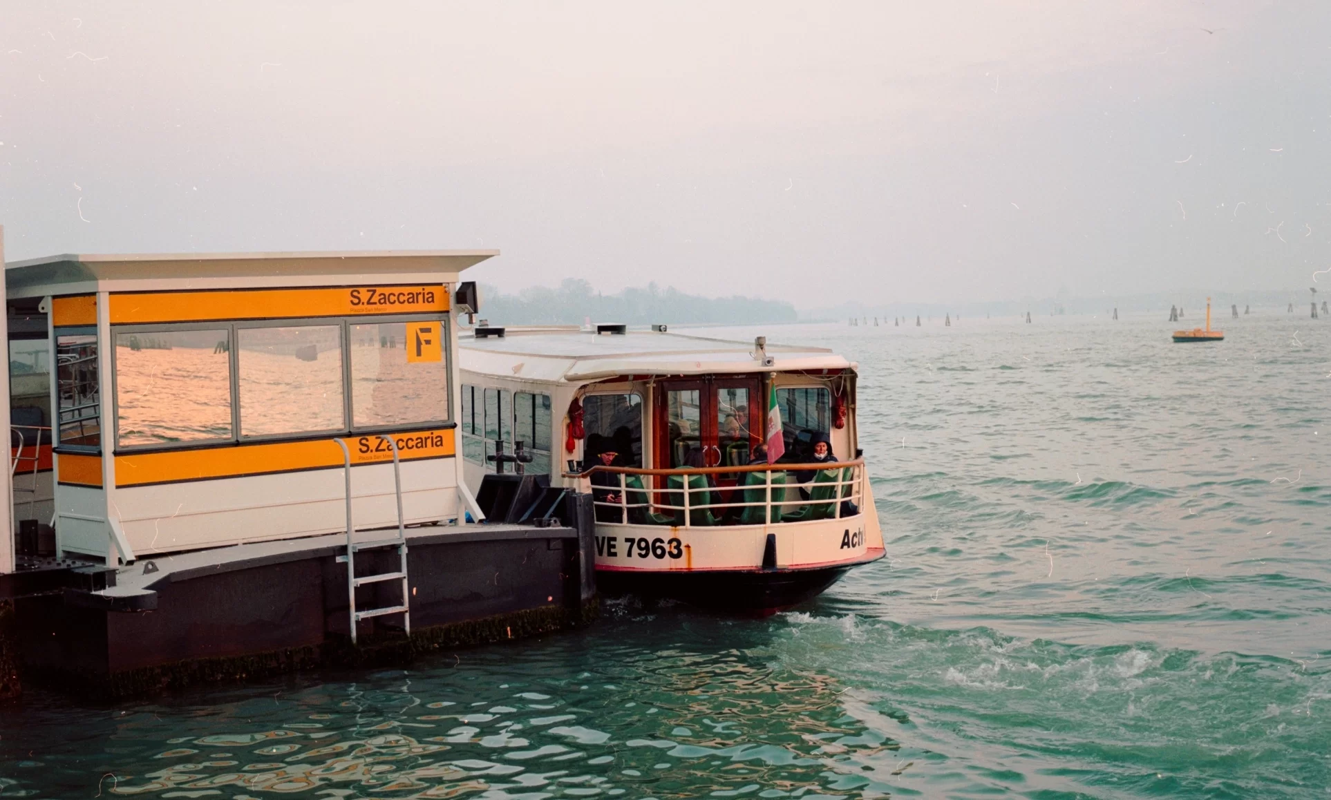 Wie man Venedig vom Flughafen Marco Polo erreicht: alle Möglichkeiten