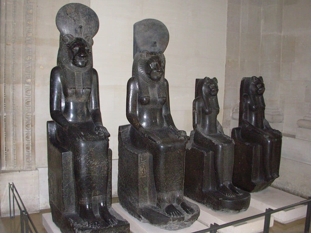 Die Statue der Göttin Sekhmet Die Statue der Göttin Sekhmet