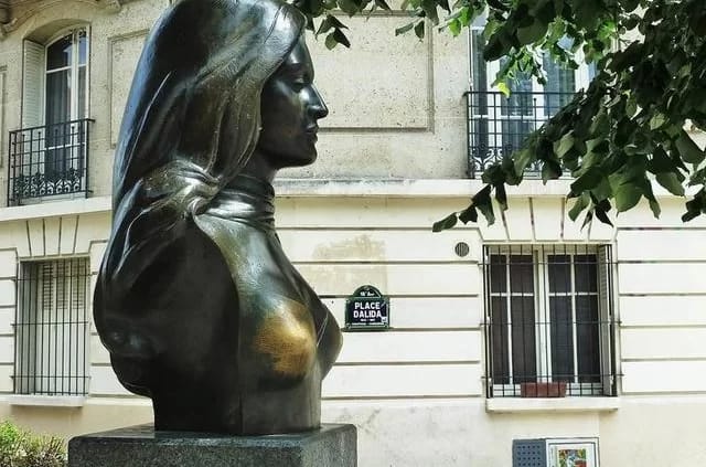 Das Denkmal für Dalida 