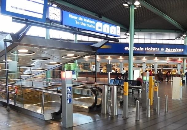 Wie oft fahren die Züge nach Amsterdam?