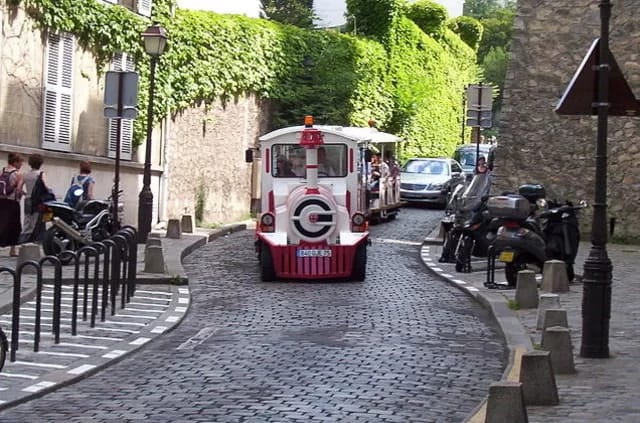 Foto: Francisco Gonzalez / wikimedia commons CC-BY-2.0 Der Touristenzug Montmartre