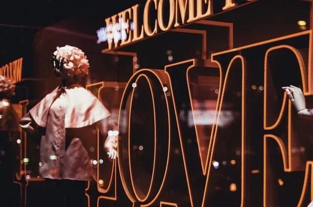 Foto: Steven Lasry / Unsplash Rotlichtstraße